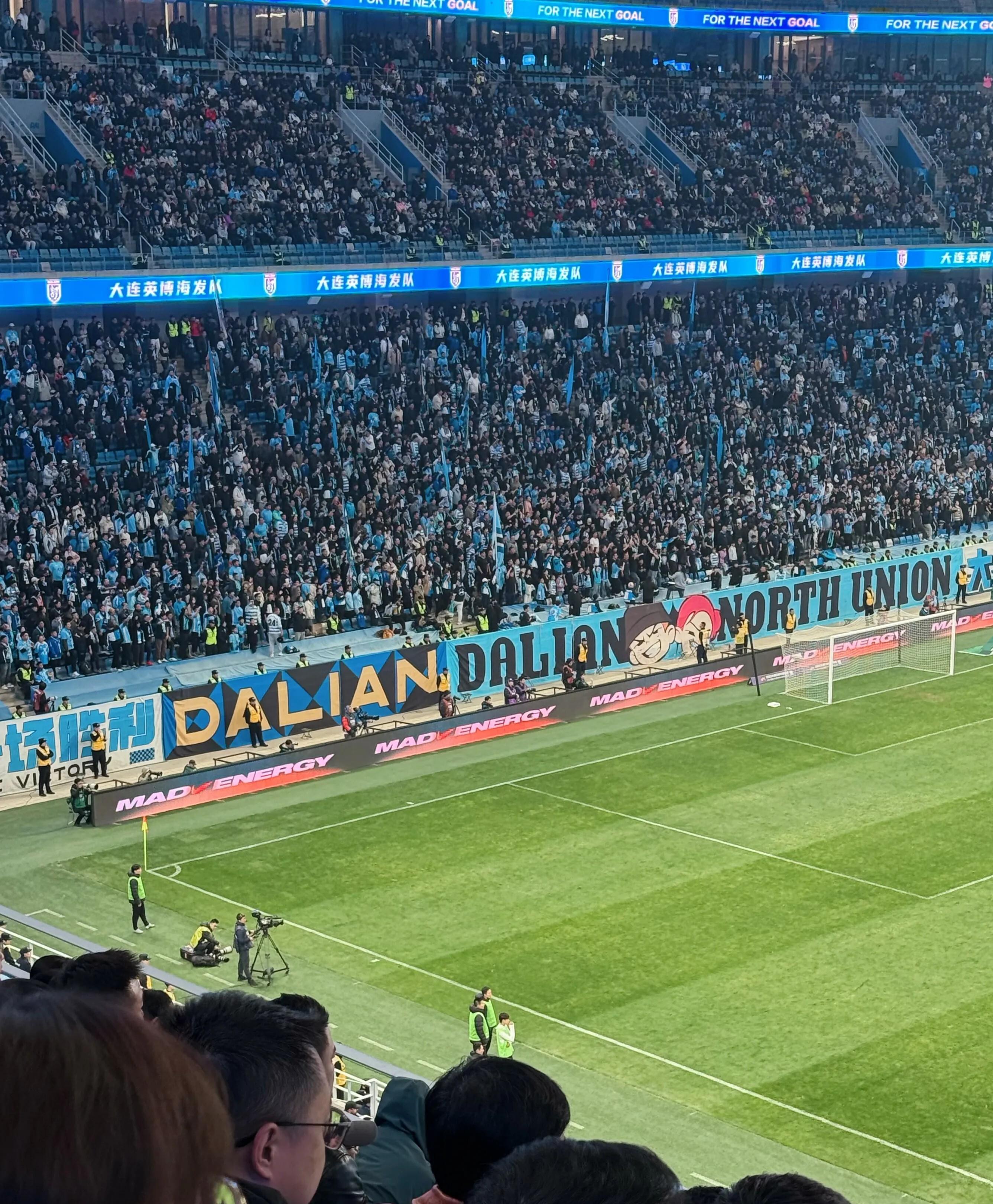 开云体育-关于重返赛场首场状态出色，巴黎圣日耳曼观众沸腾！，阿扎伦卡重返赛场引发球迷热议的信息