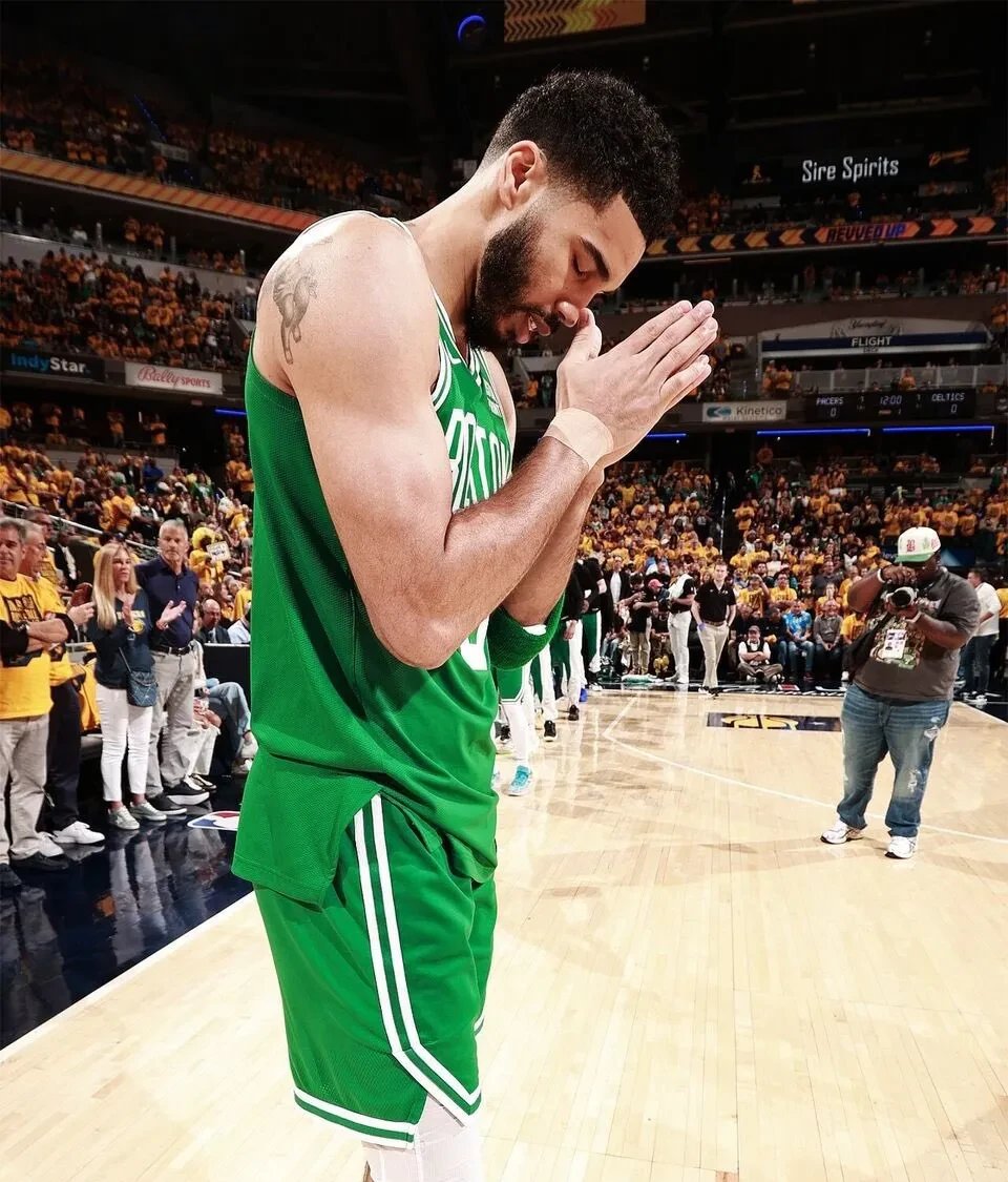 开云-关于塔图姆在公牛比赛中败北，刷新纪录引发热议！全场沸腾不已的信息