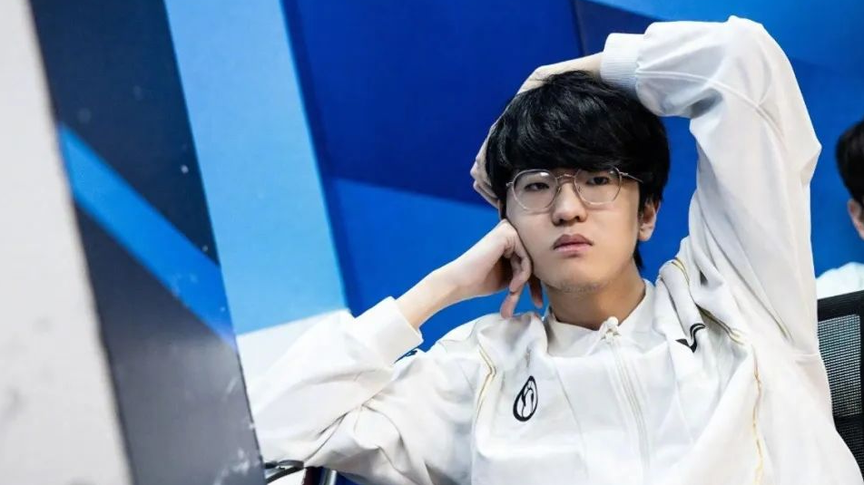 开云-Faker迎来三赛季高光表现，FPX球迷沸腾！的简单介绍