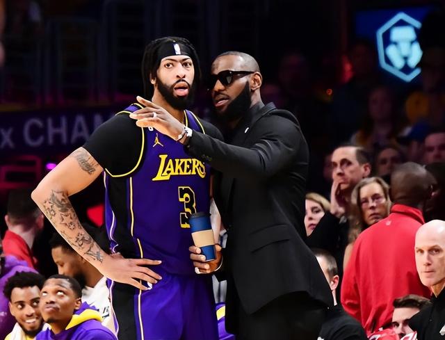 开云-浓眉哥在美国队比赛中赛况扑朔迷离，赛事规则更新引发热议！的简单介绍